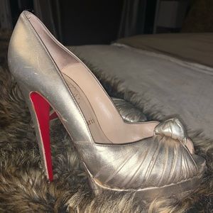 Gold Metallic Fabric Knotted 39 Pumps